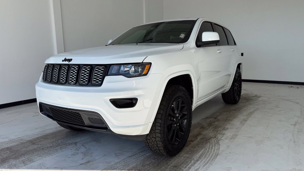 Used 2018 Jeep Grand Cherokee Altitude AWD/4WD image 15