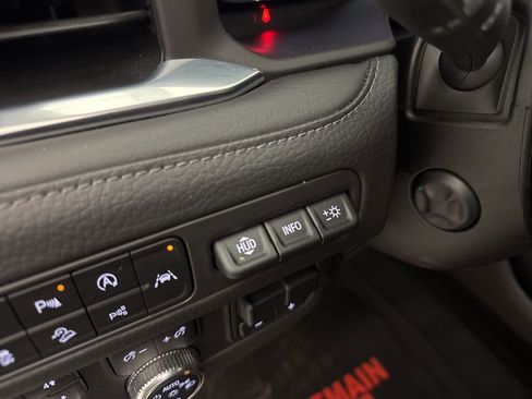 Used 2023 GMC Yukon Denali w/ Advanced Technology Package image 12