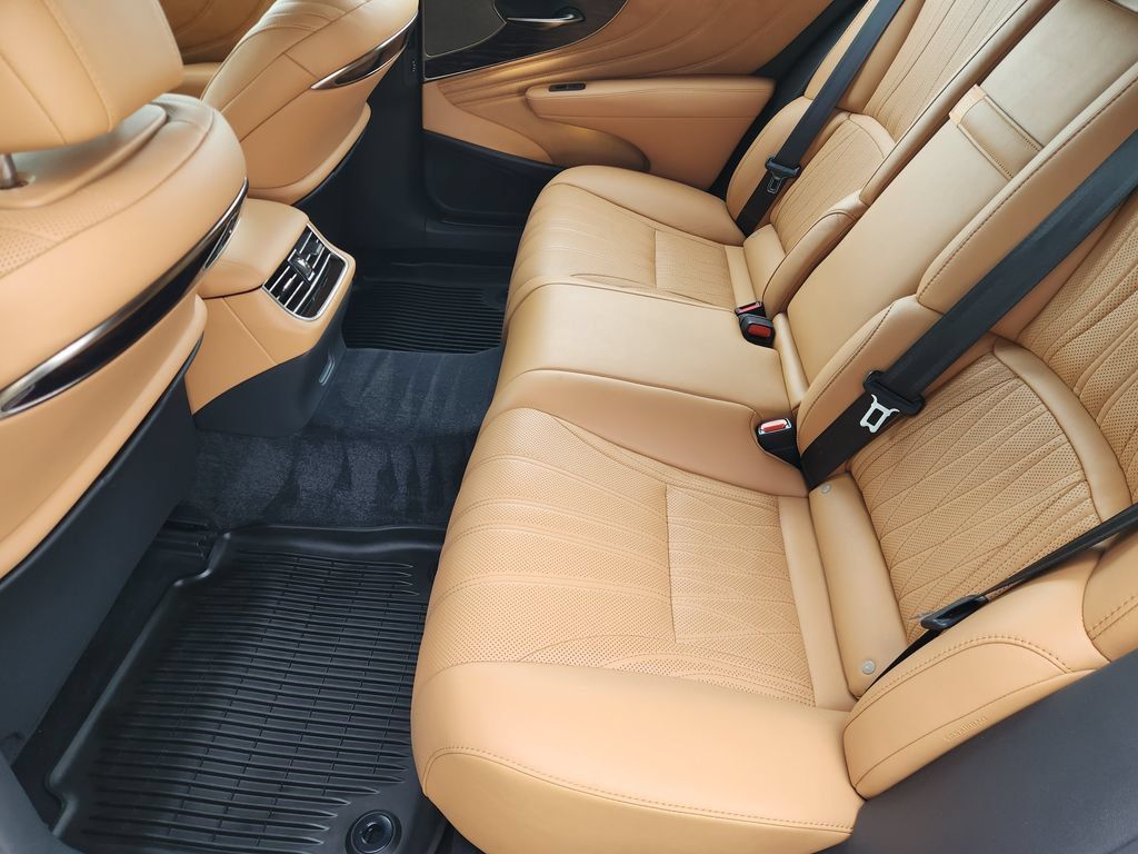 Certified 2022 Lexus LS 500 w/ Interior Upgrade Package RWD image 30