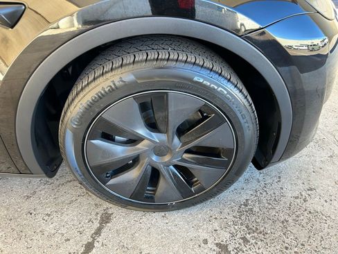 Used 2025 Tesla Model Y Long Range image 12