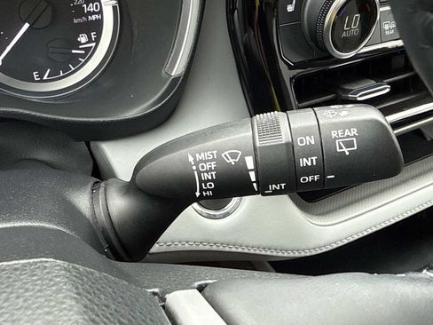 Used 2023 Toyota Highlander XLE FWD image 21