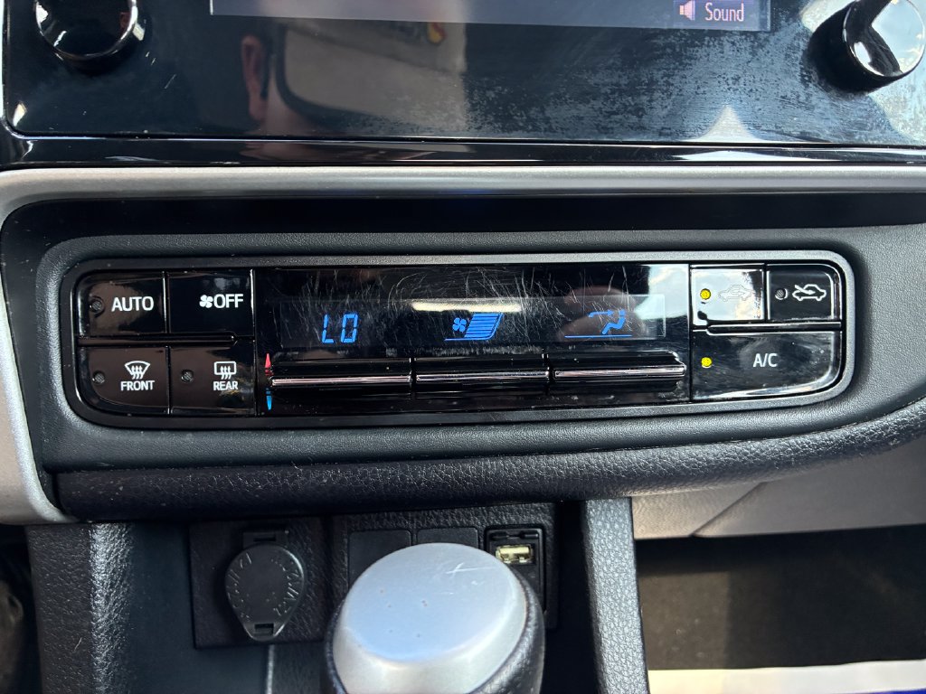 Used 2018 Toyota Corolla LE FWD image 20