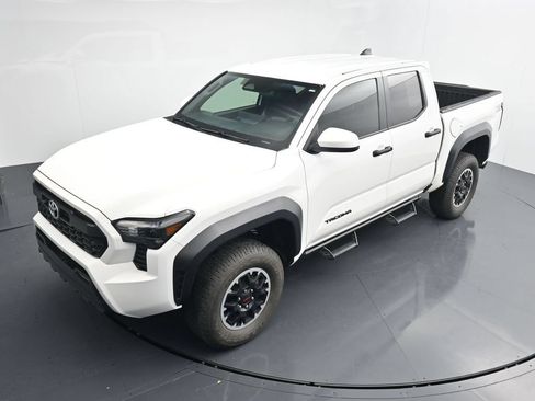 Used 2024 Toyota Tacoma TRD Off-Road AWD/4WD image 26