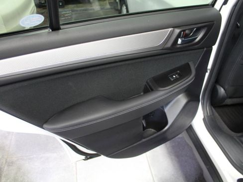 Used 2017 Subaru Outback 2.5i Premium image 20