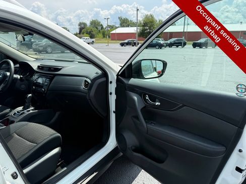 Used 2017 Nissan Rogue SV FWD image 38