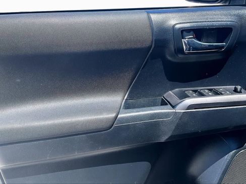 Used 2019 Toyota Tacoma TRD Sport AWD/4WD image 21