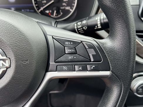 Used 2024 Nissan Altima 2.5 SV FWD image 12