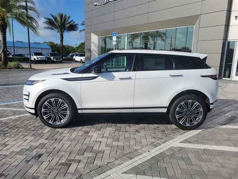 New 2026 Land Rover Range Rover Evoque Dynamic SE image 2
