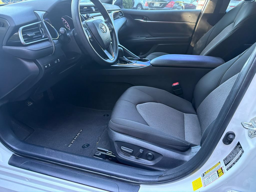 Used 2020 Toyota Camry LE w/ Convenience Package FWD image 9