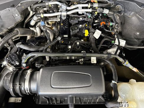 Used 2021 Ford Explorer XLT w/ Equipment Group 202A RWD image 39