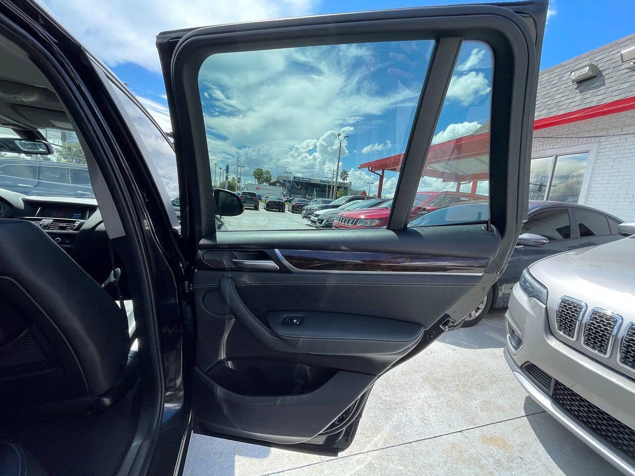 Used 2017 BMW X3 sDrive28i RWD image 3