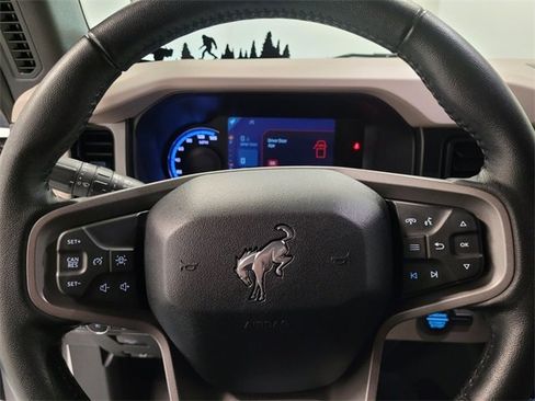 Used 2023 Ford Bronco Wildtrak image 22