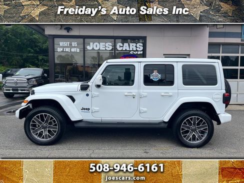 Used 2022 Jeep Wrangler Unlimited Sahara AWD/4WD image 1