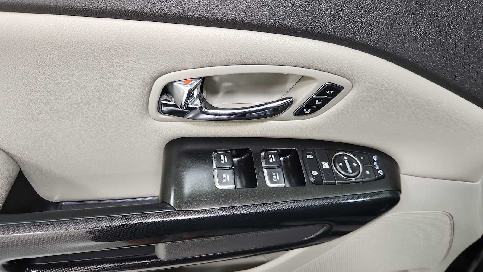 Used 2017 Kia Sedona EX FWD image 15