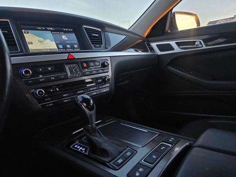 Used 2015 Hyundai Genesis 3.8 w/ Option Group 03 image 11