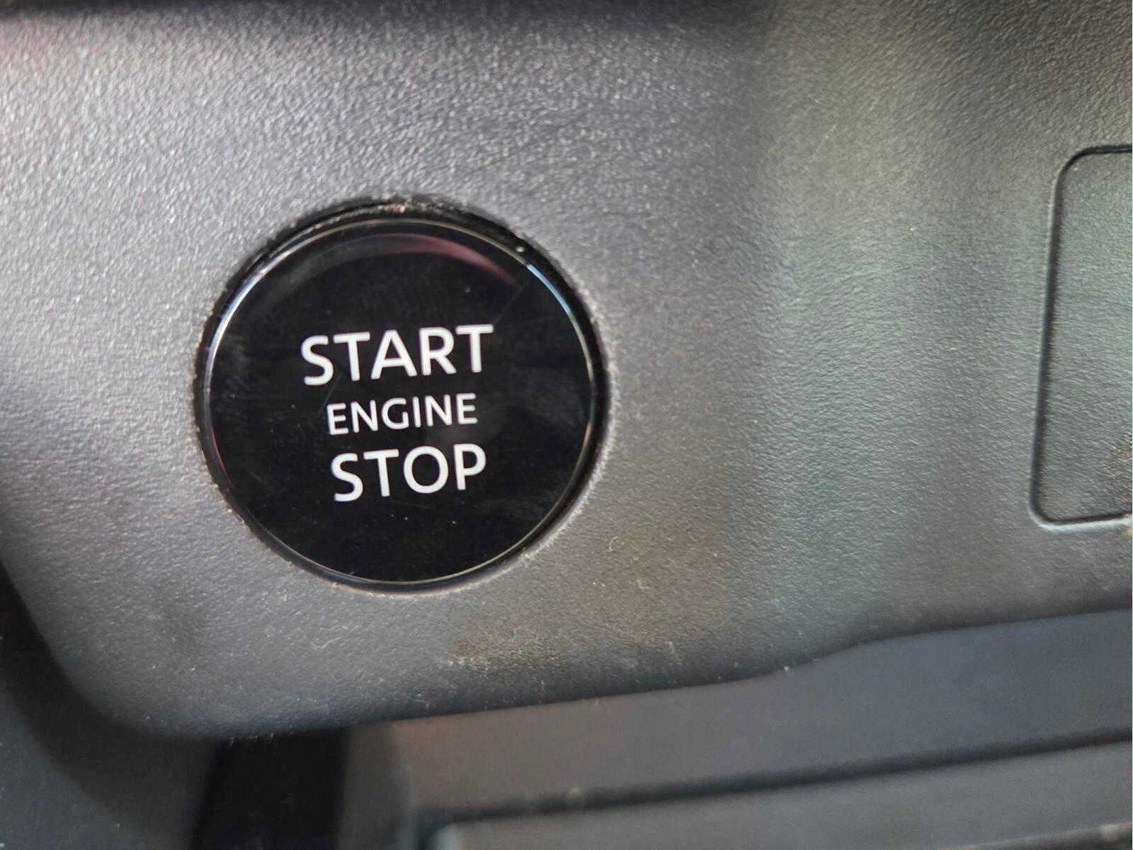 Used 2025 Nissan Rogue SV AWD/4WD image 17