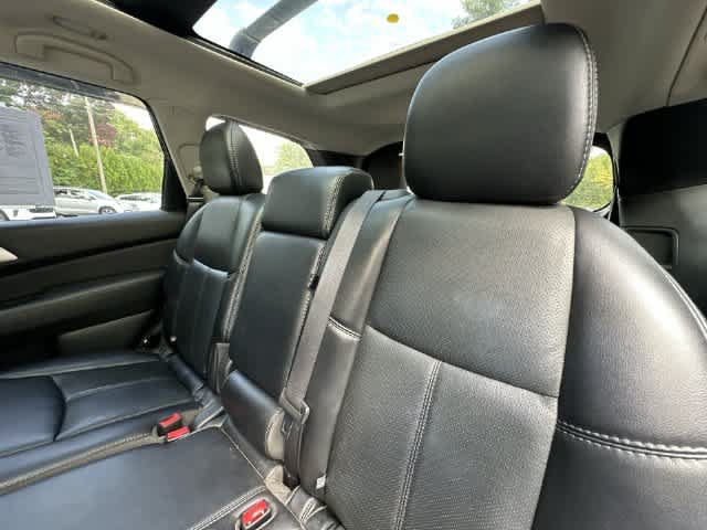Used 2018 Nissan Pathfinder Platinum AWD/4WD image 18