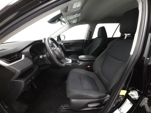 Certified 2022 Toyota RAV4 LE AWD/4WD image 4
