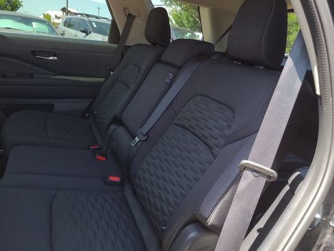 Used 2022 Nissan Pathfinder SV FWD image 11