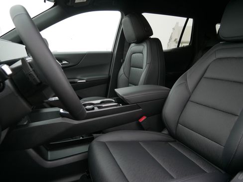 New 2026 Chevrolet Equinox LT w/ Convenience Package II image 4