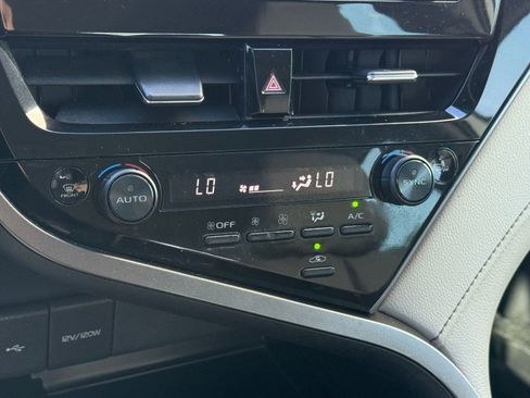 Certified 2022 Toyota Camry SE image 24