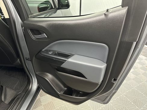 Used 2020 Chevrolet Colorado Z71 AWD/4WD image 17