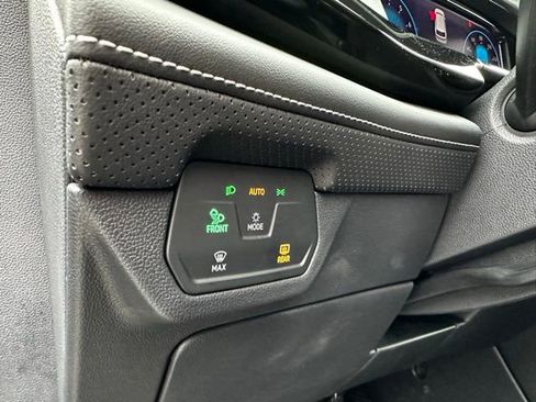 Used 2025 Volkswagen Atlas Cross Sport SE image 26