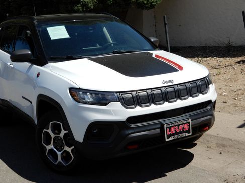 Used 2022 Jeep Compass Trailhawk image 2