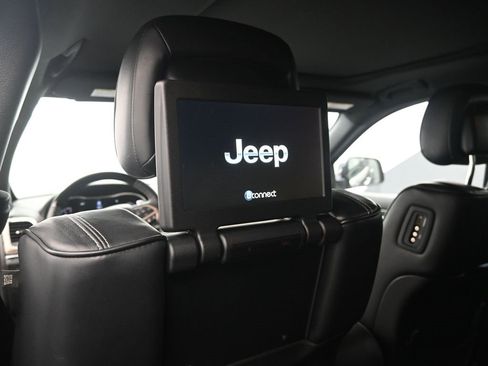 Used 2015 Jeep Grand Cherokee Overland w/ Advanced Technology Group image 17