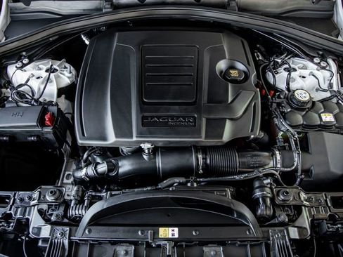 Used 2022 Jaguar F-PACE S image 31