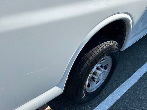 Used 2017 Chevrolet Express 2500 RWD image 6