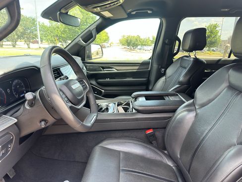 Used 2024 Jeep Wagoneer Series II w/ Flexible Seating Group RWD image 23