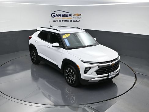 Certified 2025 Chevrolet TrailBlazer LT FWD image 1