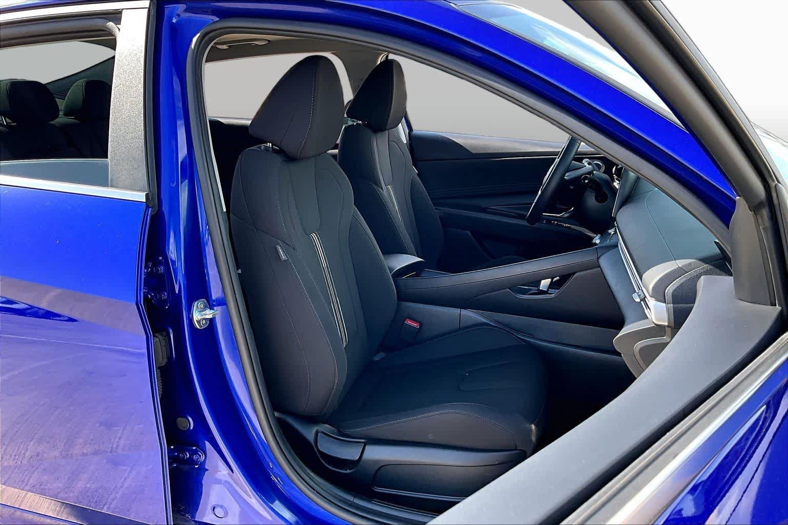 Used 2024 Hyundai Elantra SEL w/ Convenience Package FWD image 9