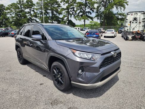 Used 2021 Toyota RAV4 XLE FWD image 2