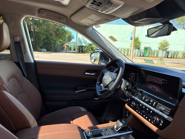Used 2026 Nissan Pathfinder Platinum FWD image 23