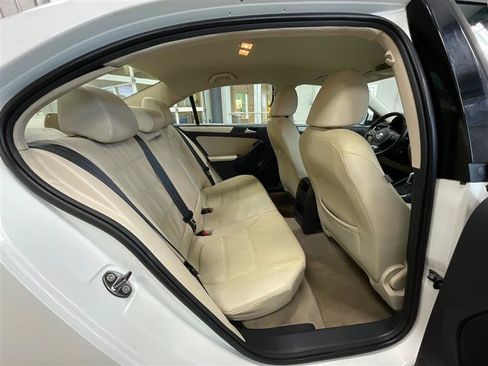 Used 2011 Volkswagen Jetta SE FWD image 23