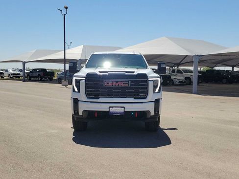 Used 2025 GMC Sierra 2500 AT4 AWD/4WD image 3