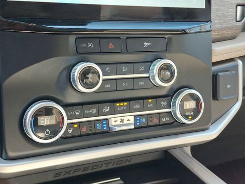Used 2024 Ford Expedition Max Limited image 19