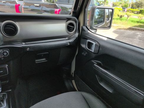 Used 2020 Jeep Gladiator Sport w/ Quick Order Package 24S AWD/4WD image 16