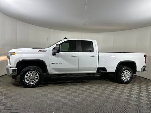 Used 2022 Chevrolet Silverado 3500 LT w/ Convenience Package image 11