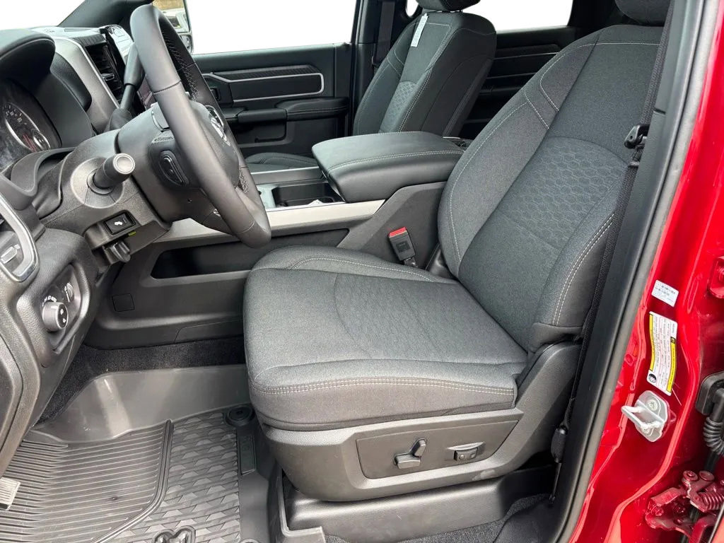 New 2026 RAM 2500 Big Horn AWD/4WD image 24