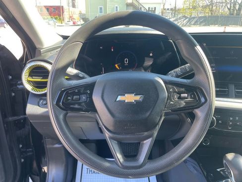 Used 2024 Chevrolet Trax LT FWD image 15