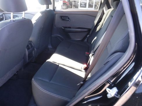 Used 2023 Nissan Rogue S image 8