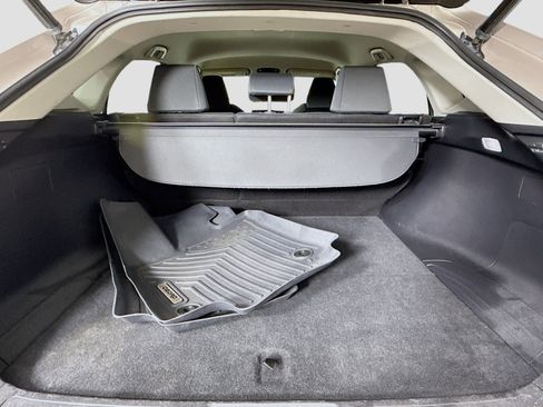 Used 2022 Toyota Venza LE image 25