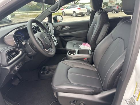 New 2026 Chrysler Pacifica Select image 61