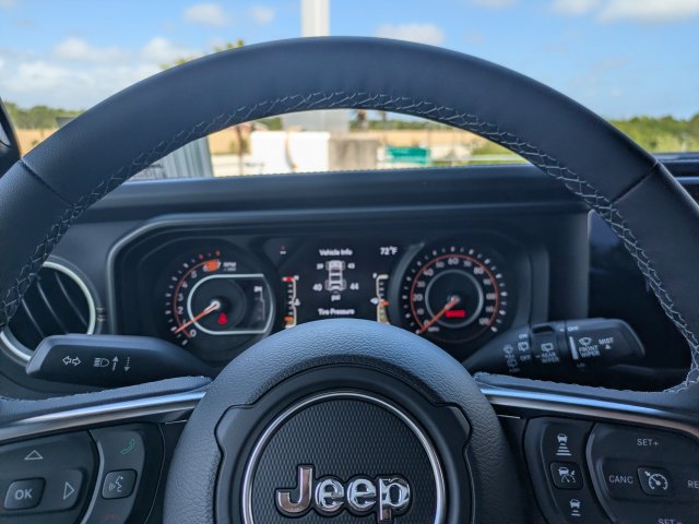 New 2026 Jeep Wrangler Unlimited Sahara AWD/4WD image 33