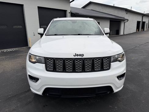 Used 2017 Jeep Grand Cherokee Altitude AWD/4WD image 7