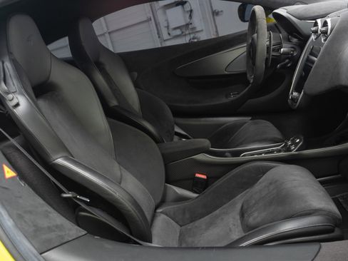 Used 2019 McLaren 600LT RWD image 24