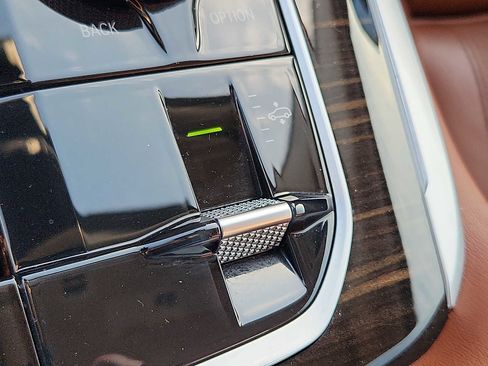 Certified 2024 BMW X7 xDrive40i w/ Executive Package image 24